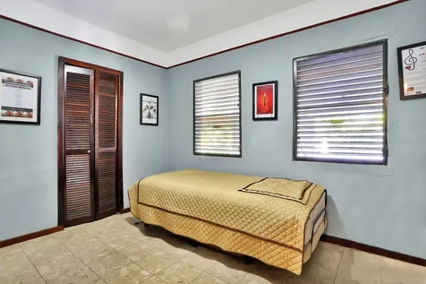 . J Street Guaynabo PR 00966