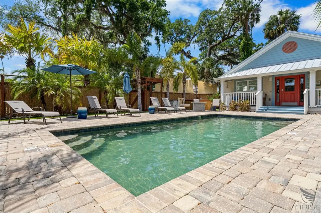 305 Live Oak New Smyrna Beach FL 32168