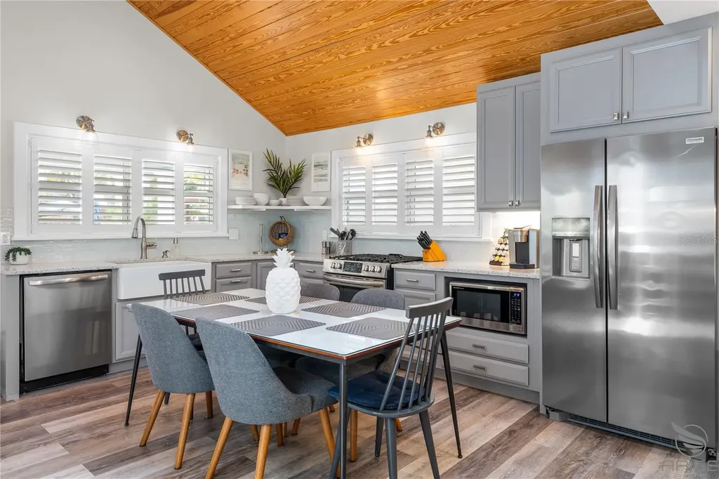305 Live Oak New Smyrna Beach FL 32168