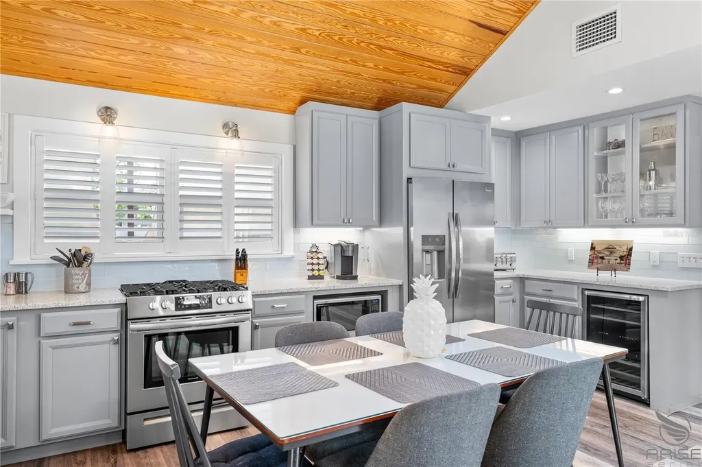 305 Live Oak New Smyrna Beach FL 32168