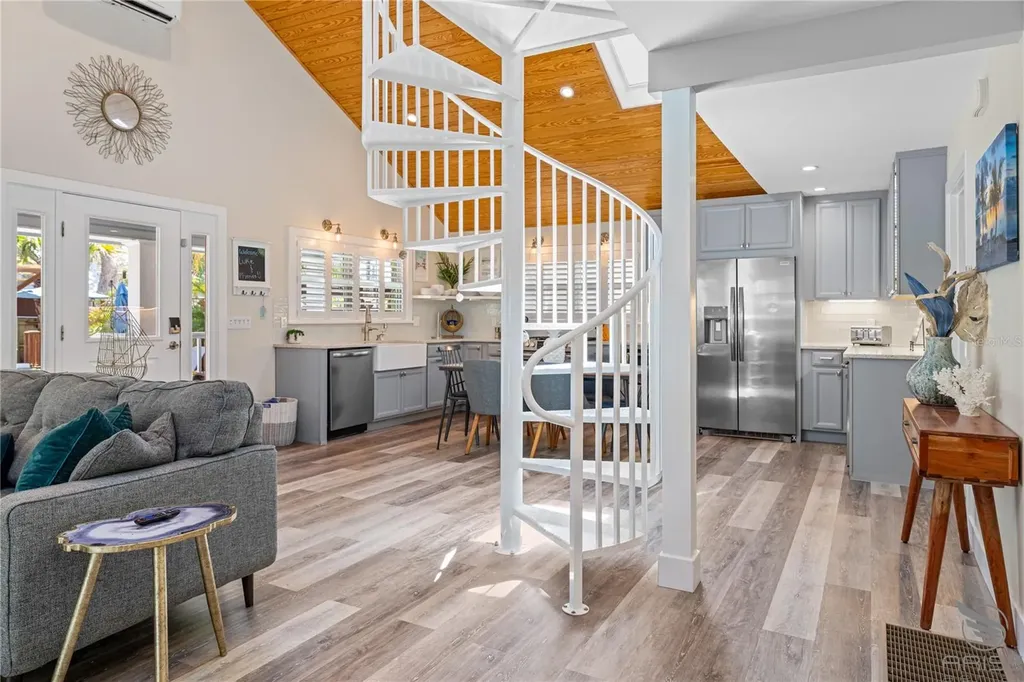 305 Live Oak New Smyrna Beach FL 32168