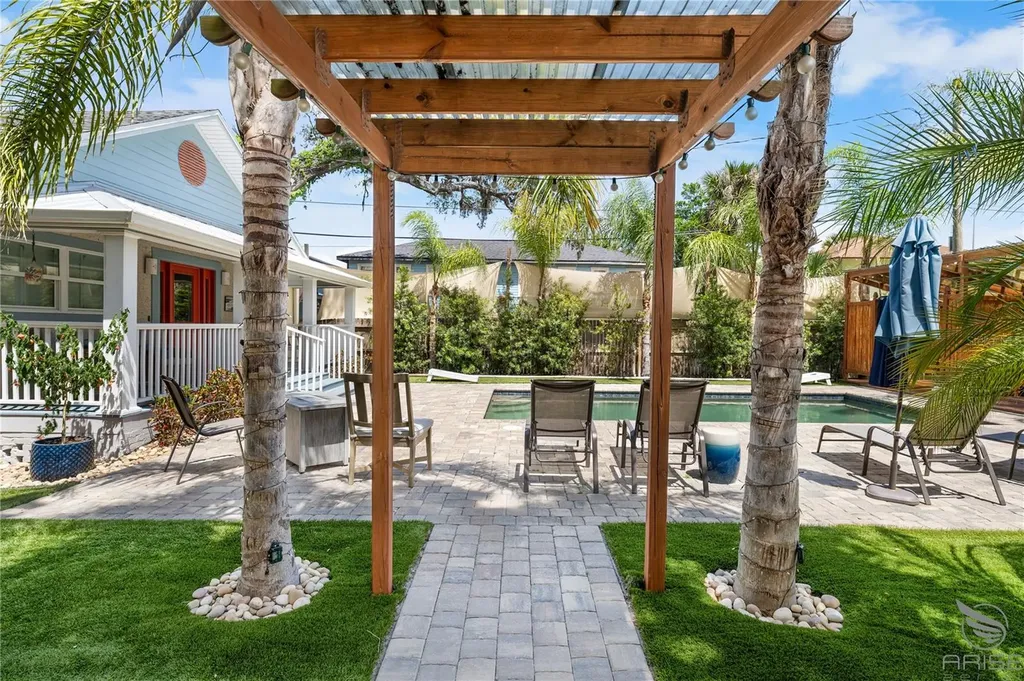 305 Live Oak New Smyrna Beach FL 32168