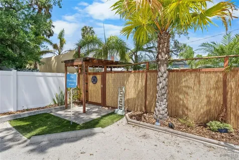 305 Live Oak New Smyrna Beach FL 32168