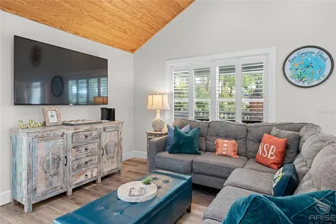 305 Live Oak New Smyrna Beach FL 32168