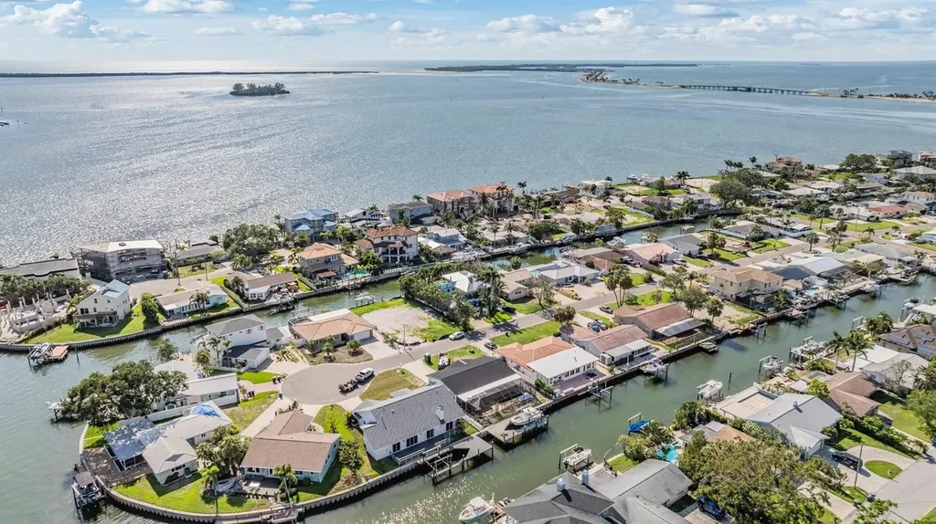 2127 Lagoon Drive Dunedin FL 34698