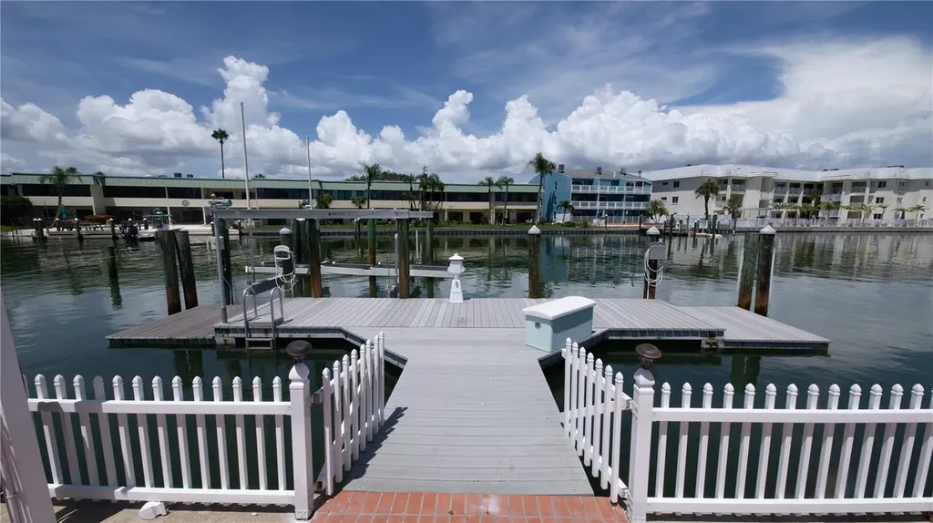 11855 1st Street E Treasure Island FL 33706
