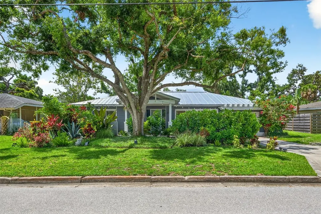 2460 Hillview Street Sarasota FL 34239