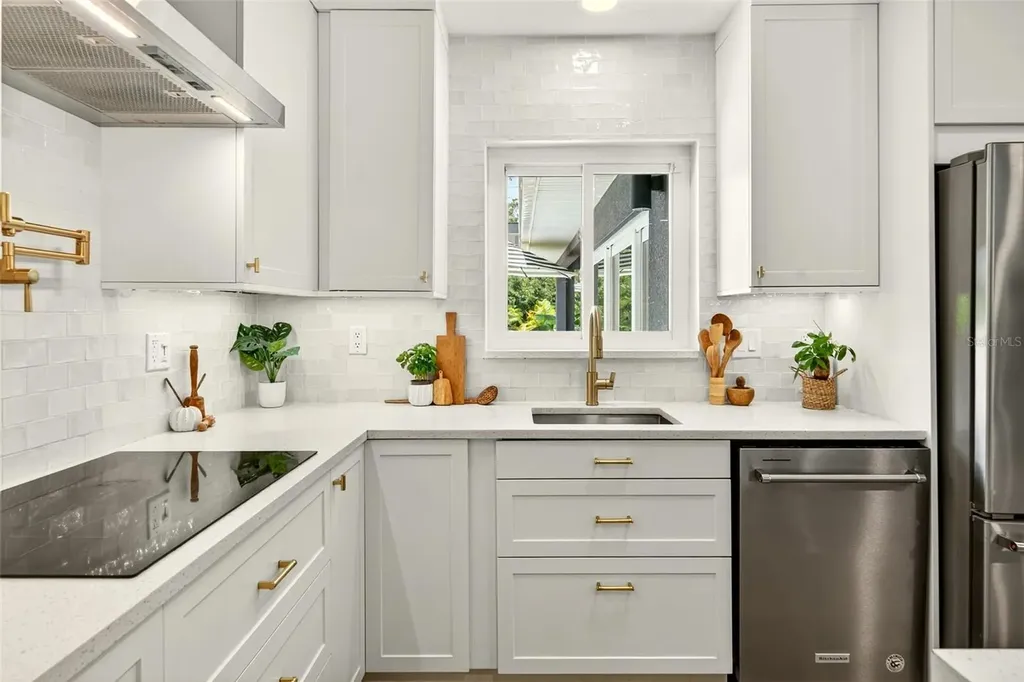 2460 Hillview Street Sarasota FL 34239