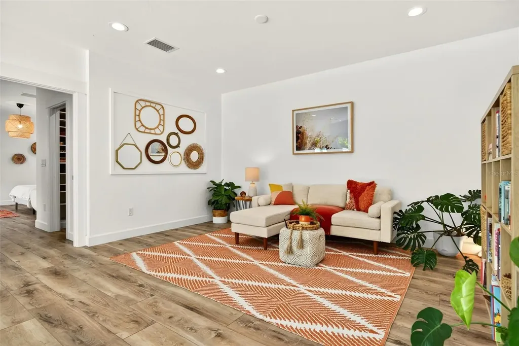2460 Hillview Street Sarasota FL 34239