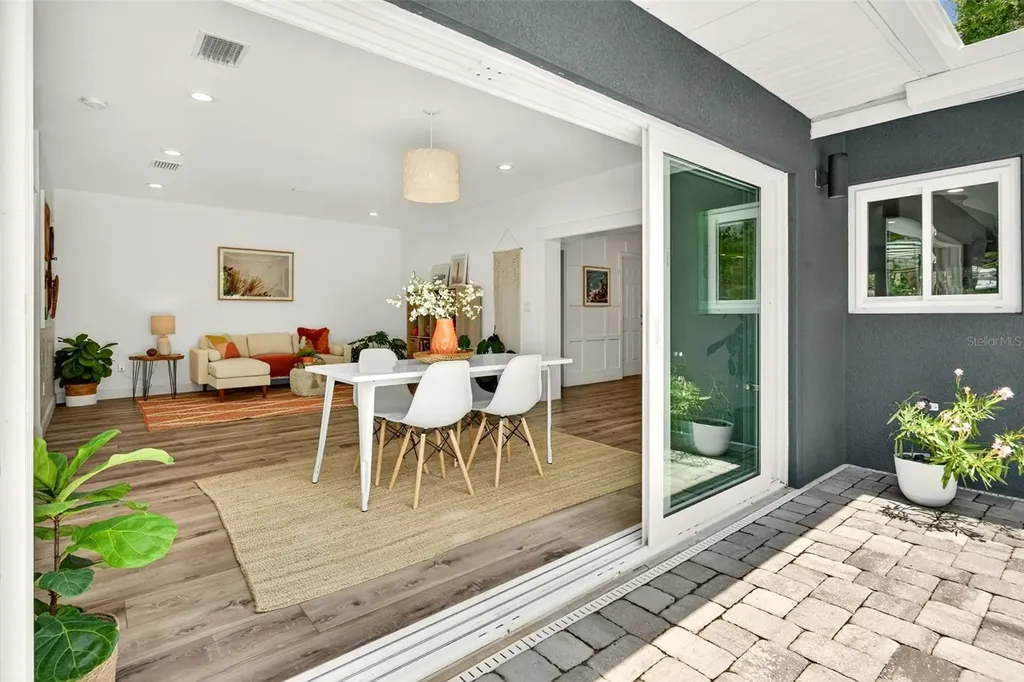 2460 Hillview Street Sarasota FL 34239