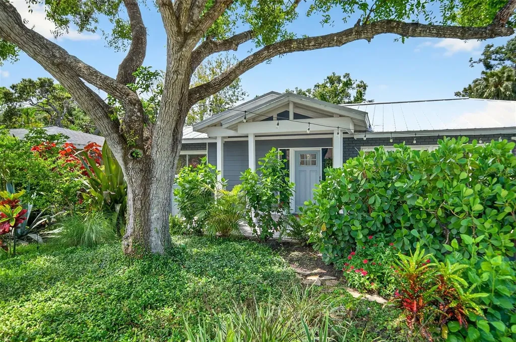 2460 Hillview Street Sarasota FL 34239