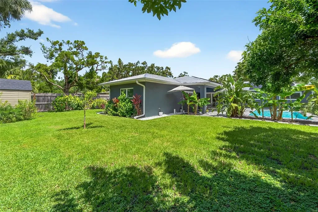 2460 Hillview Street Sarasota FL 34239