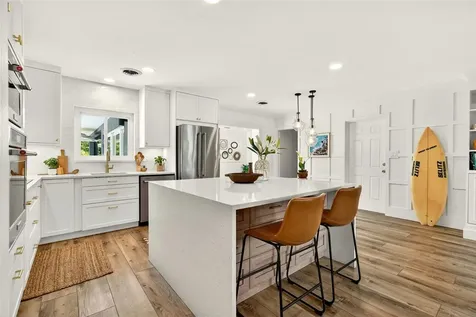 2460 Hillview Street Sarasota FL 34239
