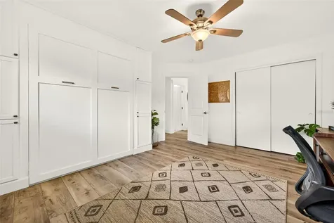 2460 Hillview Street Sarasota FL 34239