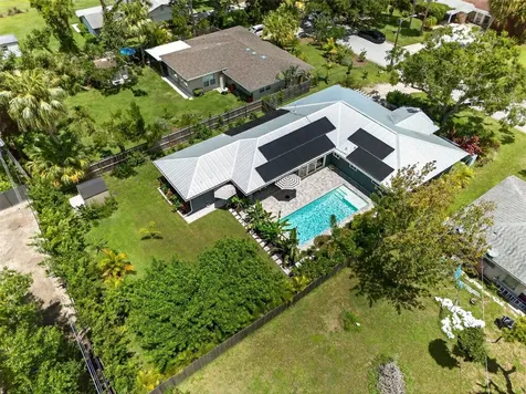 2460 Hillview Street Sarasota FL 34239