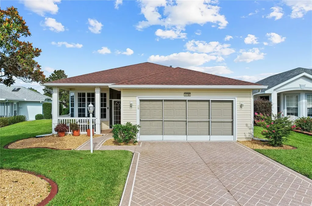 4738 St Andrews Arcade Leesburg FL 34748