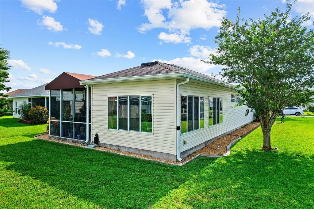 4738 St Andrews Arcade Leesburg FL 34748