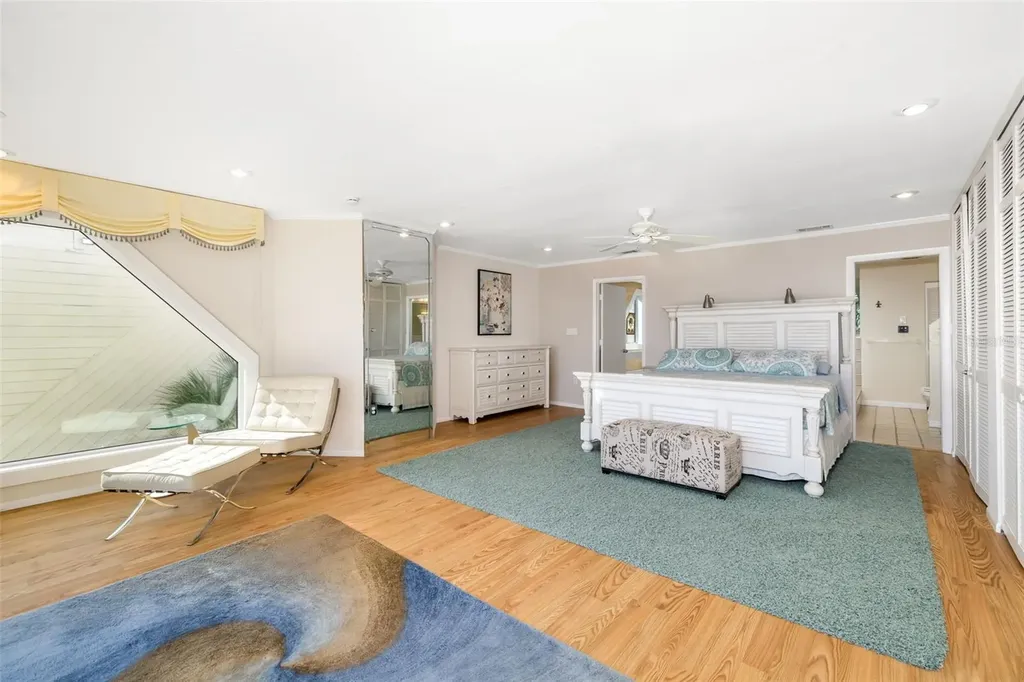 546A Beach Road Sarasota FL 34242