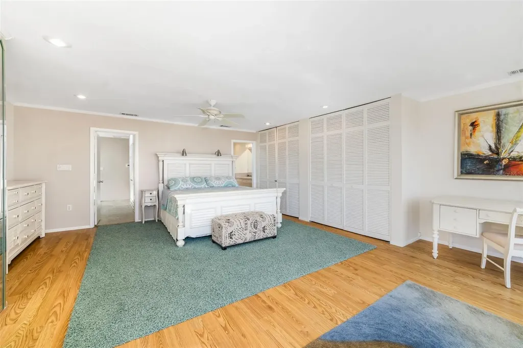 546A Beach Road Sarasota FL 34242