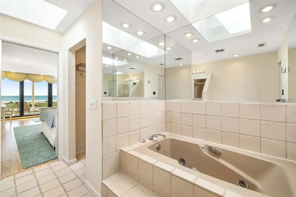 546A Beach Road Sarasota FL 34242