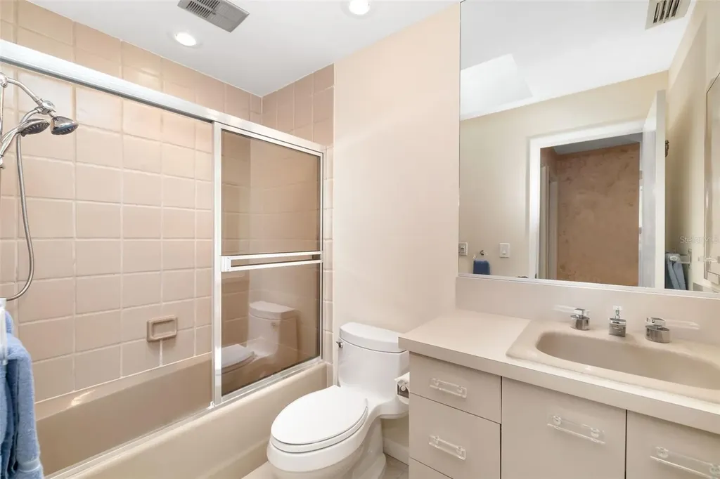 546A Beach Road Sarasota FL 34242