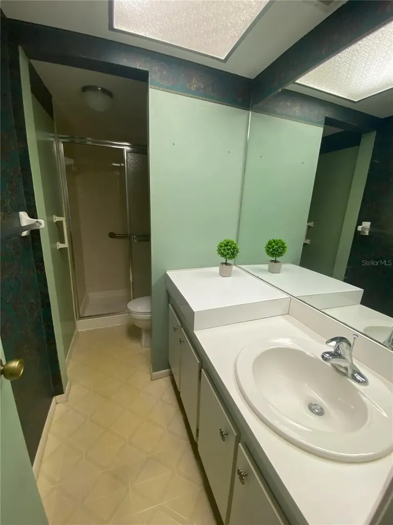 425 30th Avenue W Bradenton FL 34205