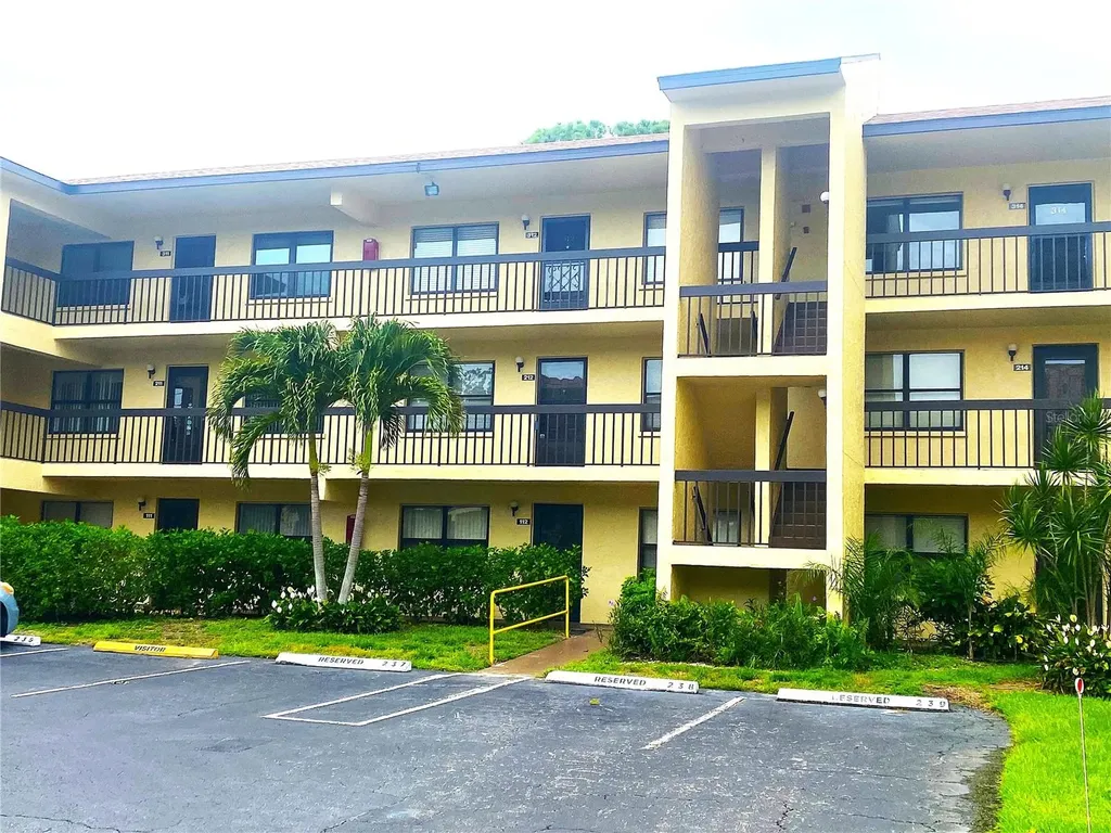425 30th Avenue W Bradenton FL 34205