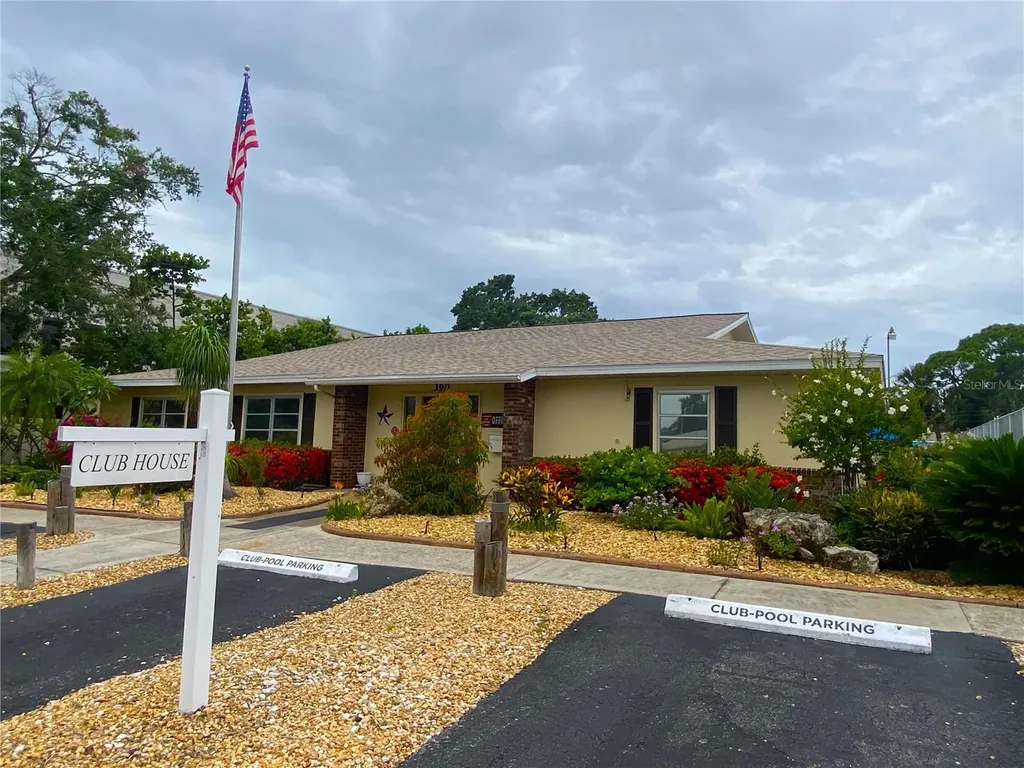 425 30th Avenue W Bradenton FL 34205