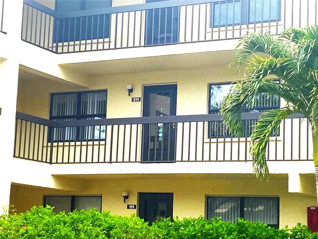 425 30th Avenue W Bradenton FL 34205