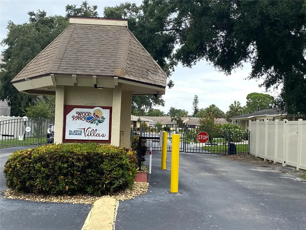 425 30th Avenue W Bradenton FL 34205
