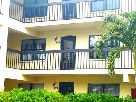425 30th Avenue W Bradenton FL 34205
