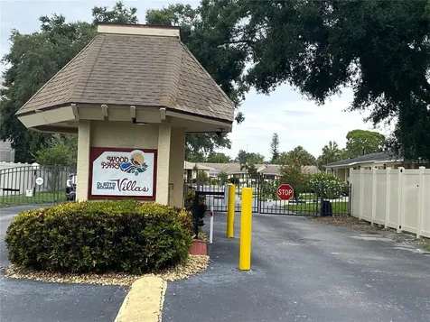 425 30th Avenue W Bradenton FL 34205
