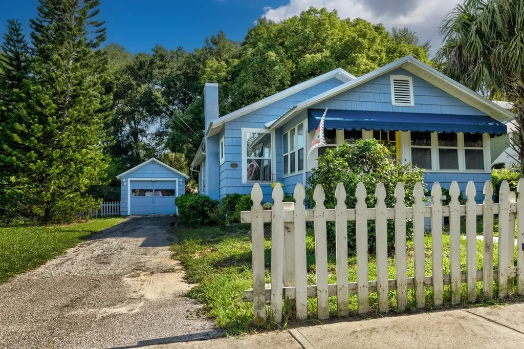 401 E 9th Avenue Mount Dora FL 32757