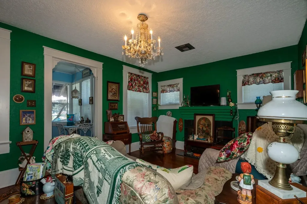 401 E 9th Avenue Mount Dora FL 32757