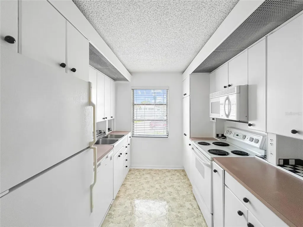 3265 40th Way S St Petersburg FL 33711
