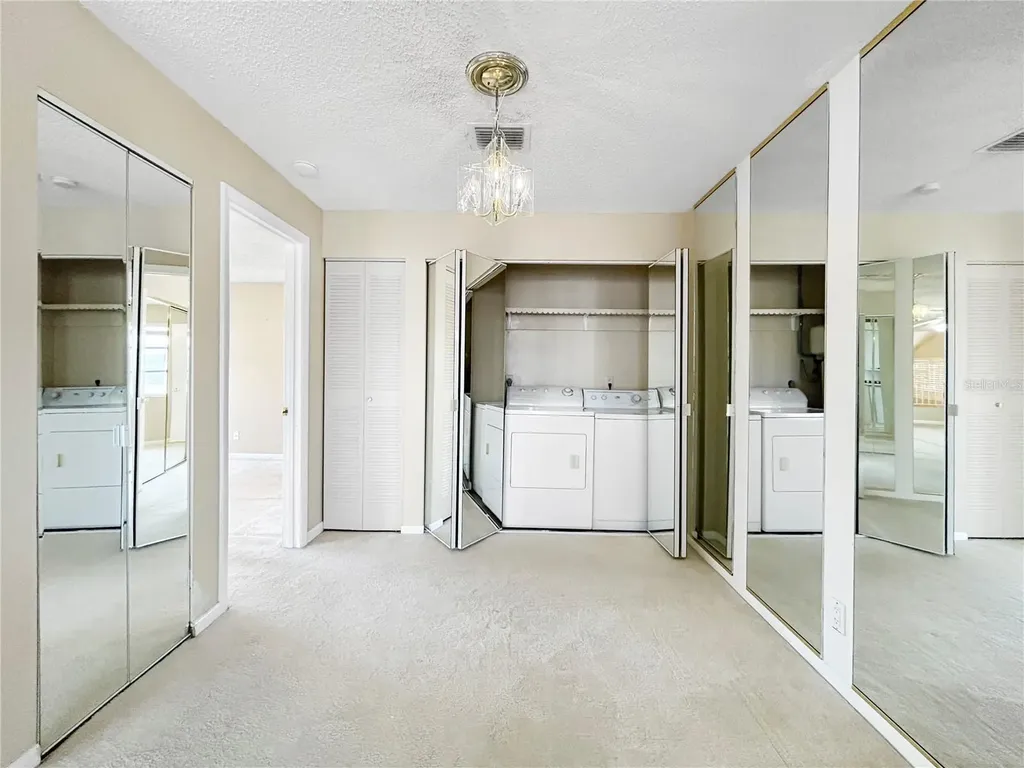 3265 40th Way S St Petersburg FL 33711