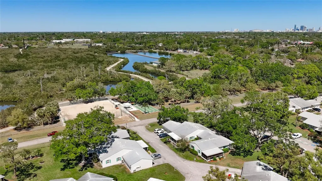 3265 40th Way S St Petersburg FL 33711