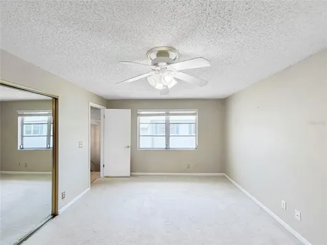 3265 40th Way S St Petersburg FL 33711