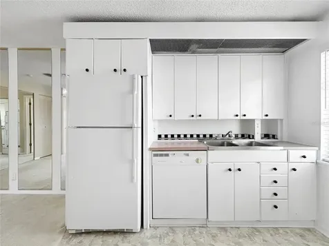 3265 40th Way S St Petersburg FL 33711