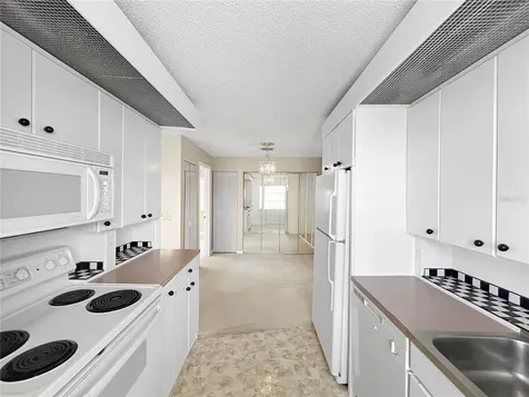 3265 40th Way S St Petersburg FL 33711