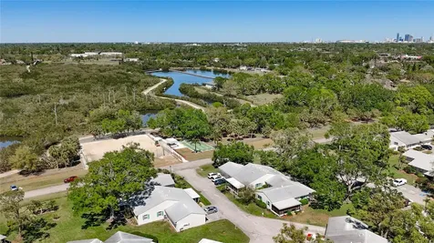 3265 40th Way S St Petersburg FL 33711