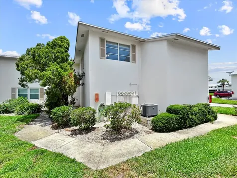 3265 40th Way S St Petersburg FL 33711