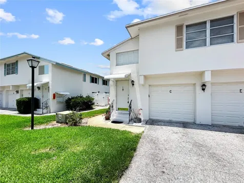 3265 40th Way S St Petersburg FL 33711