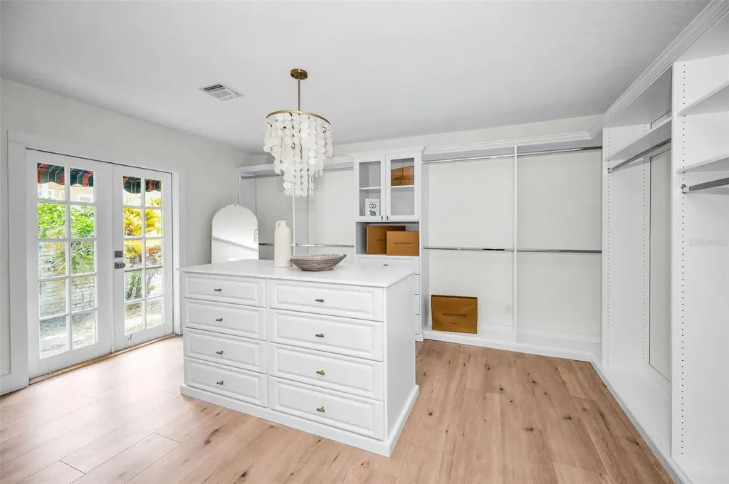 409 S Barbara Lane Tampa FL 33609