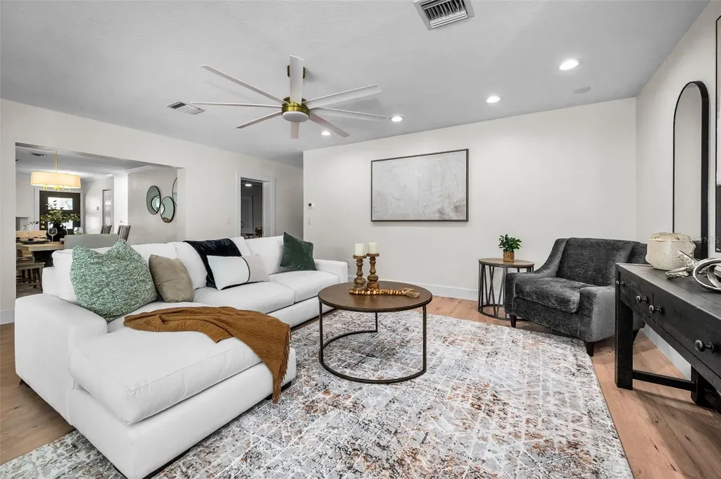 409 S Barbara Lane Tampa FL 33609