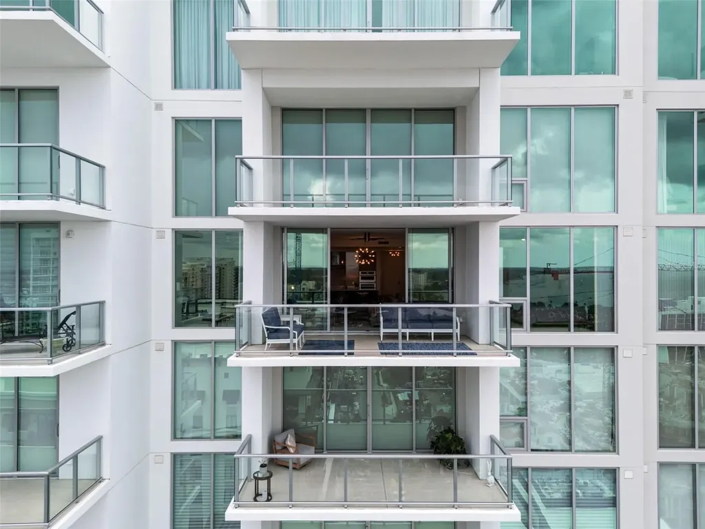 301 Quay Commons Sarasota FL 34236
