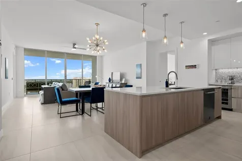 301 Quay Commons Sarasota FL 34236