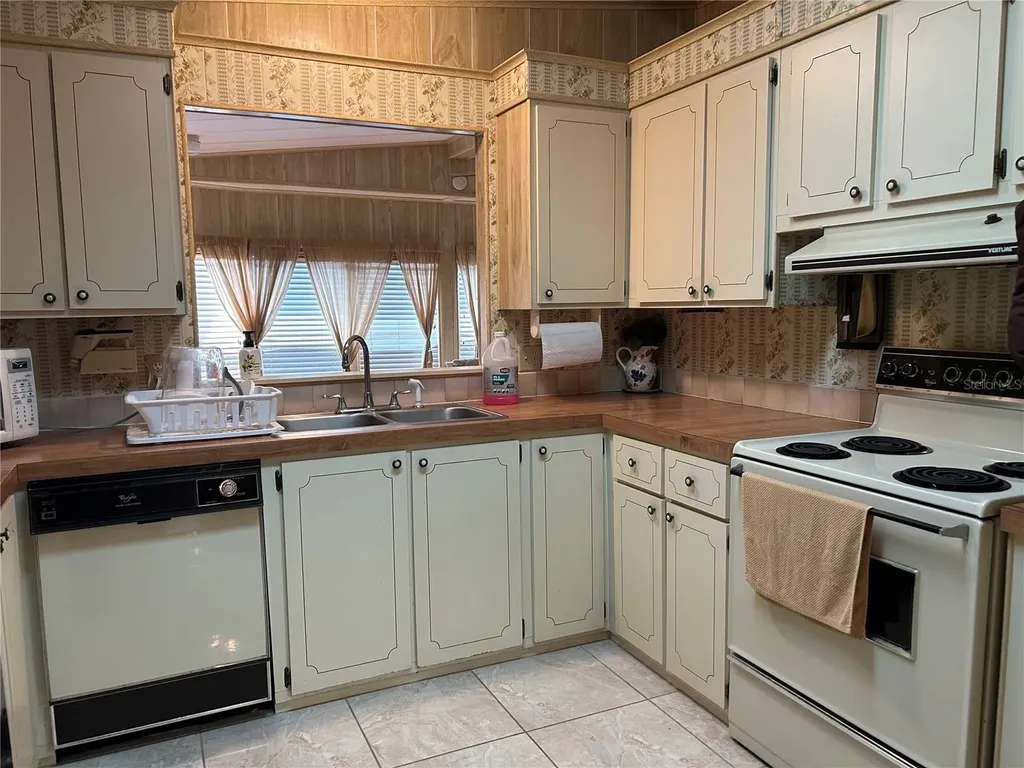 244 Menlo Park Avenue Davenport FL 33897