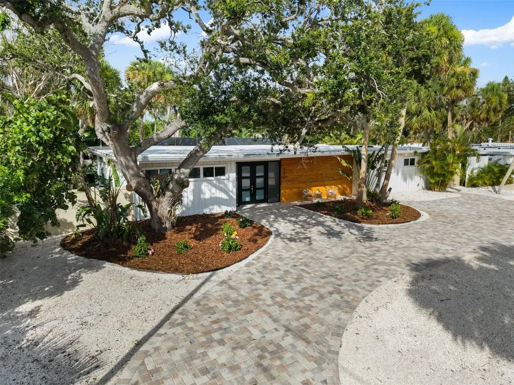 4879 Commonwealth Drive Sarasota FL 34242