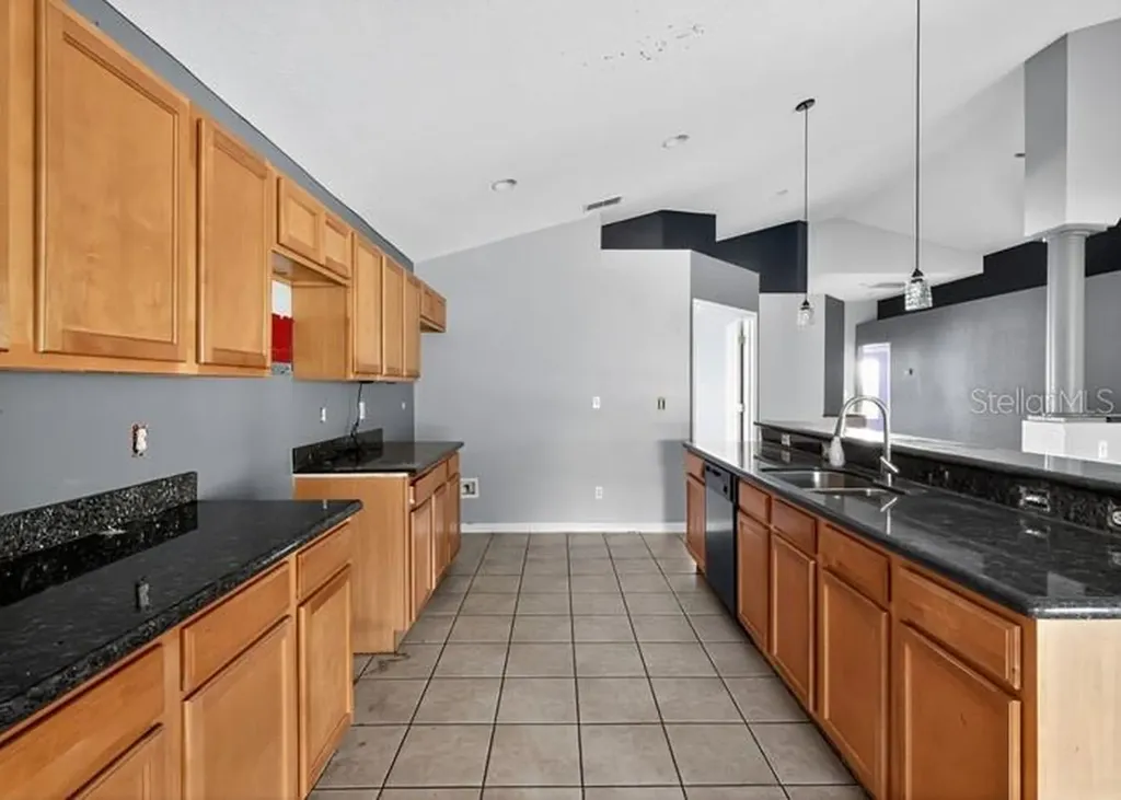 2016 Newtown Road Groveland FL 34736